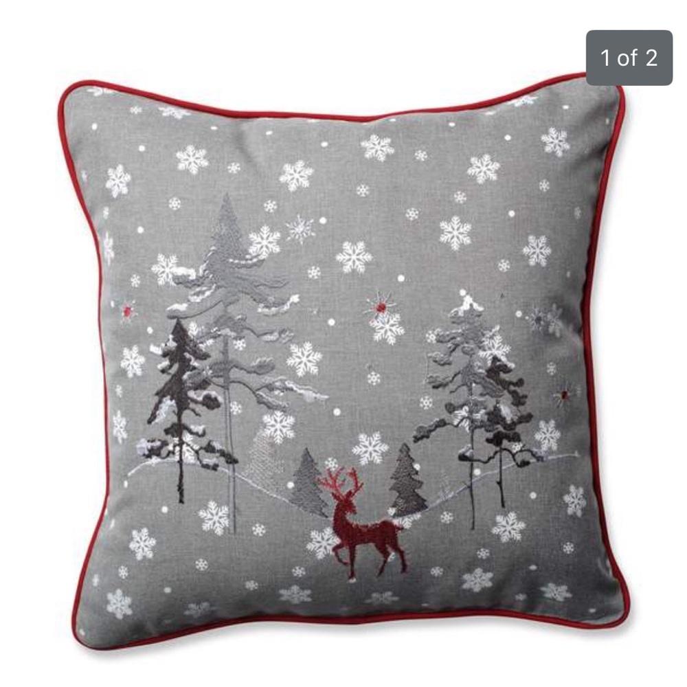 Pair of stunning winter throw pillows, never used 16”